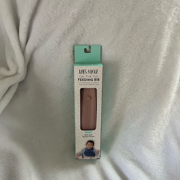 Silicon feeding bib - Picture 1 of 1